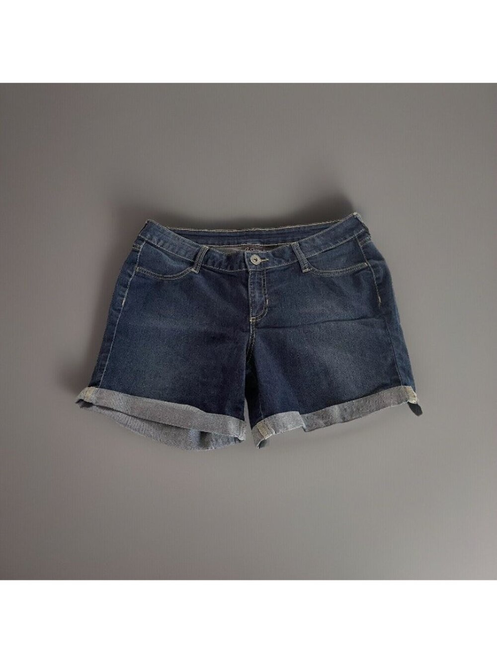 City Streets Jean Shorts Juniors Size 13 Denim Dark Wash Blue Cuffed